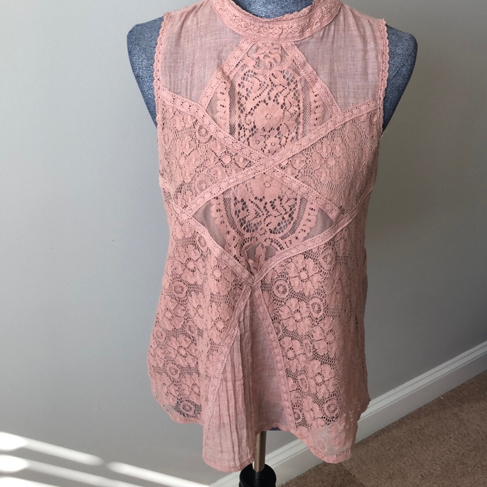 Adorable boho-chic sleeveless blouse